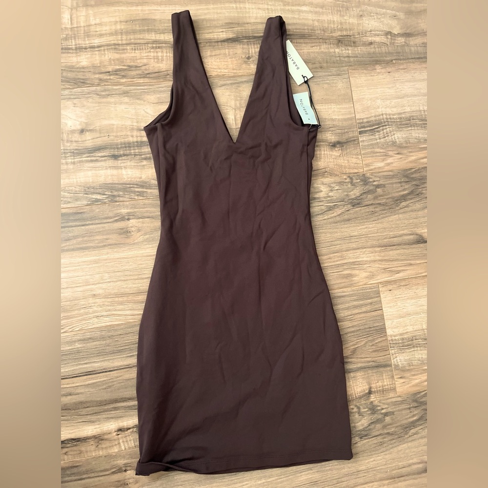 ARITZIA VNECK CONTOUR DRESS